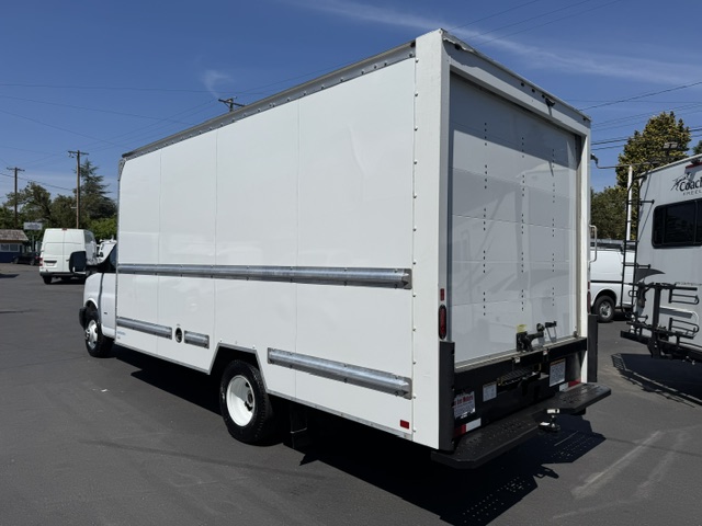gmc savana cutaway 2022 7GZ37TC78NN012266 image